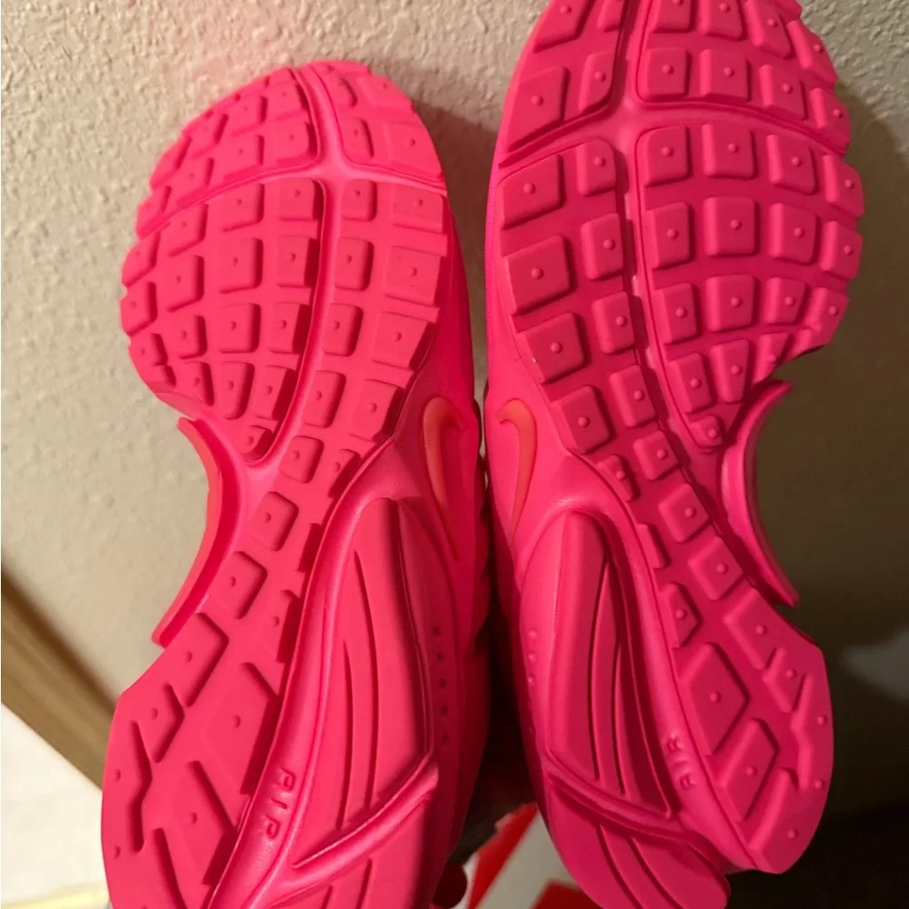 Nike Women's Bright Pink Sneakers - Picture 6 of 10